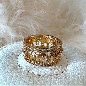 Costume Jewelry - goldtone & crystal elephant band ring - size 6.5